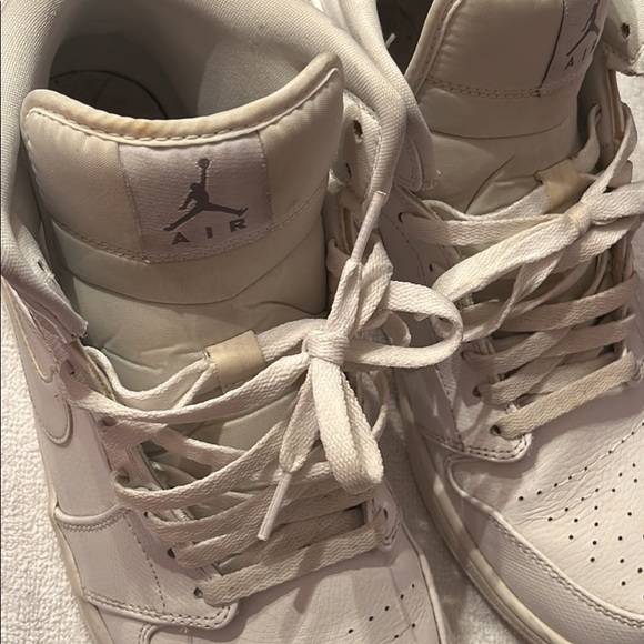 Lightly used, Jordan 1’s size 11.5- great condition and I Can send more photos - Picture 6 of 10